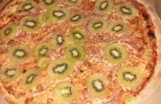 Creó la pizza con kiwi y se volvió viral: ahora su esposa le pidió el divorcio y asegura que es culpa de su invento